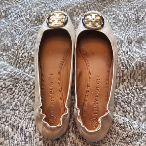 Tory Burch Cream Leather Ballet Flats w/ Gold & Enamel Logo – Size 10 - Picture 1 of 12